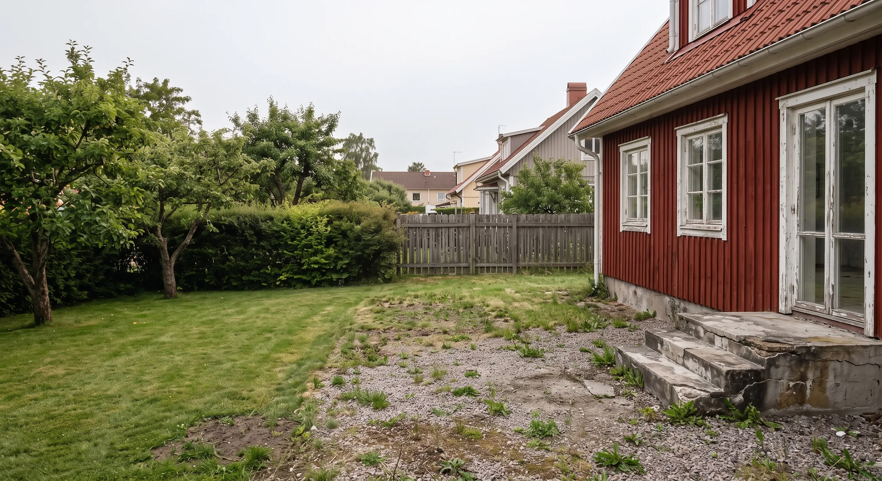 Nybyggnation av altan med platsbyggd belysning, före renovering